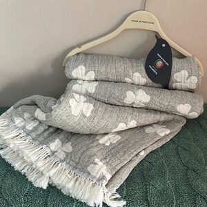 Piscatextil Made in Portugal Throw Blanket Shamrock ☘️ NEW!